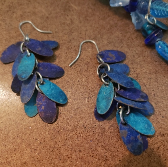 Light weight Metal and beaded necklace and earring - Picture 3 of 3